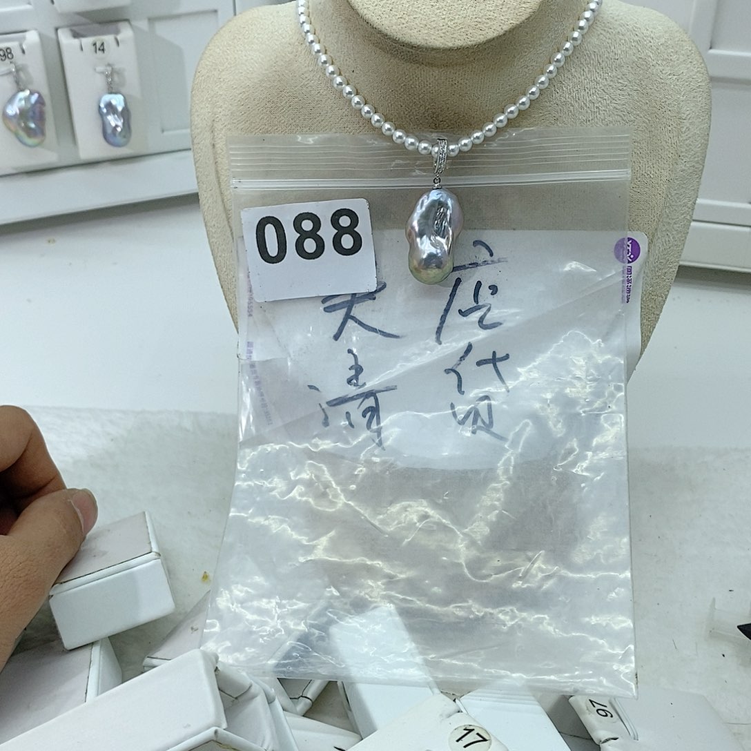 淡水珍珠颈饰合金