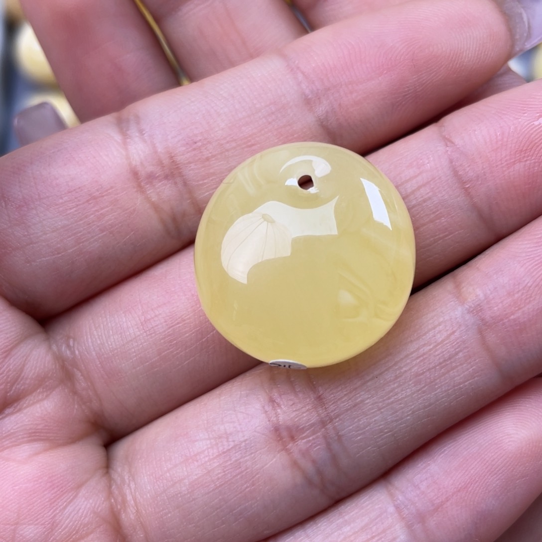 未镶嵌琥珀珠宝奇石