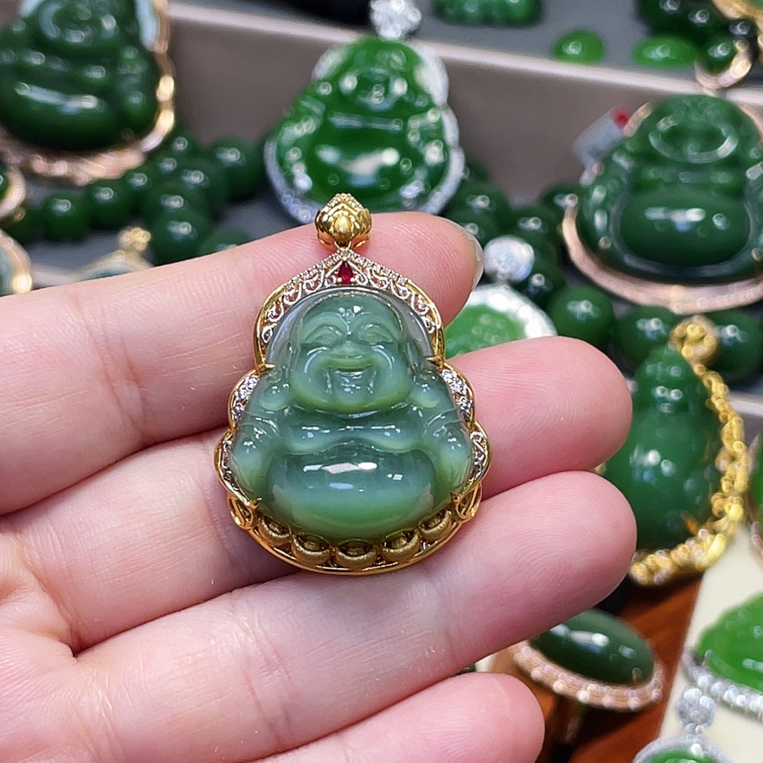 和田玉（碧玉）颈饰18K金镶嵌猫眼佛公26mm