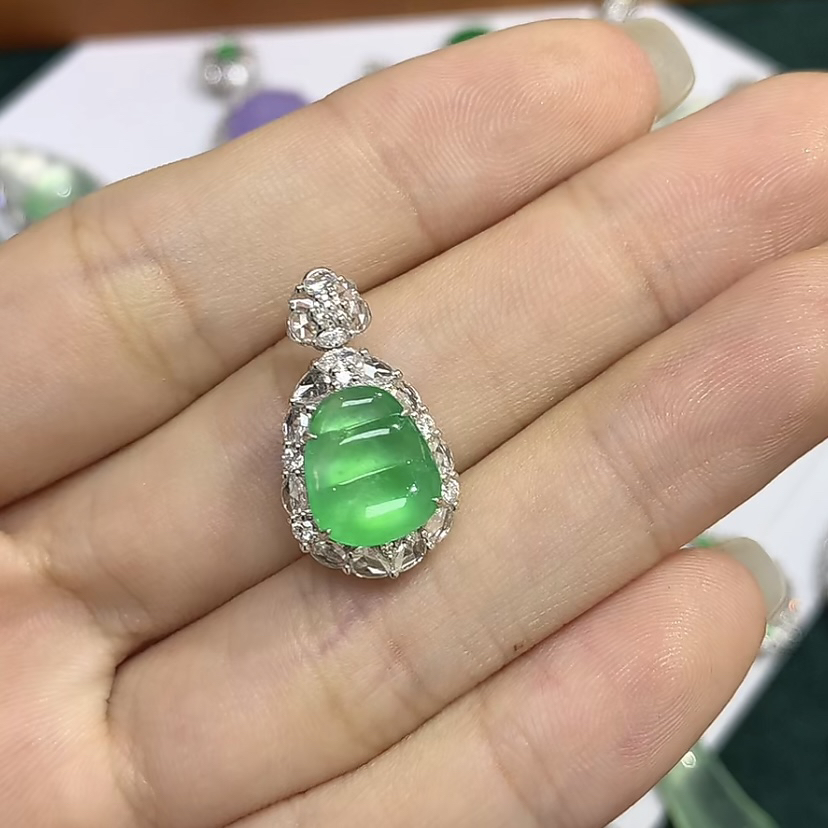 天然缅甸A货翡翠绿豆子