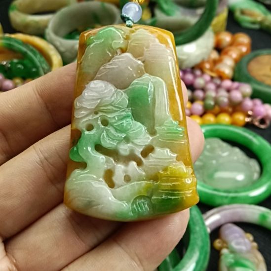 翡翠未镶嵌颈饰杠****华