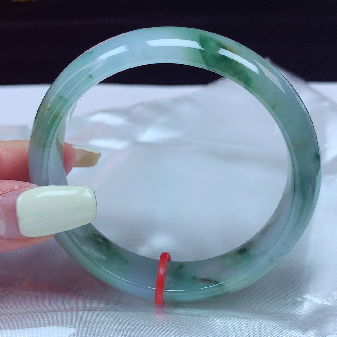 翡翠手镯未镶嵌56圈