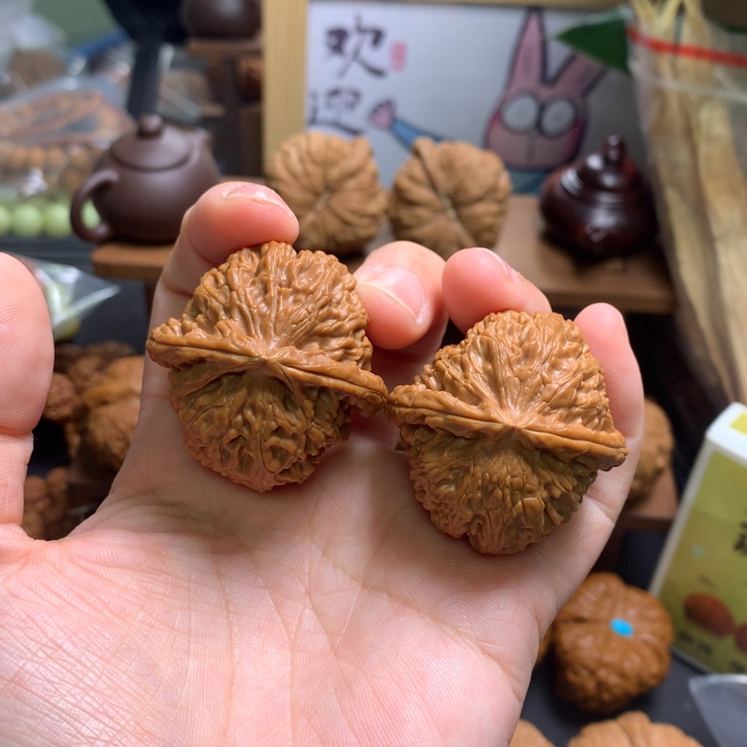 文玩核桃吊坠三角白39