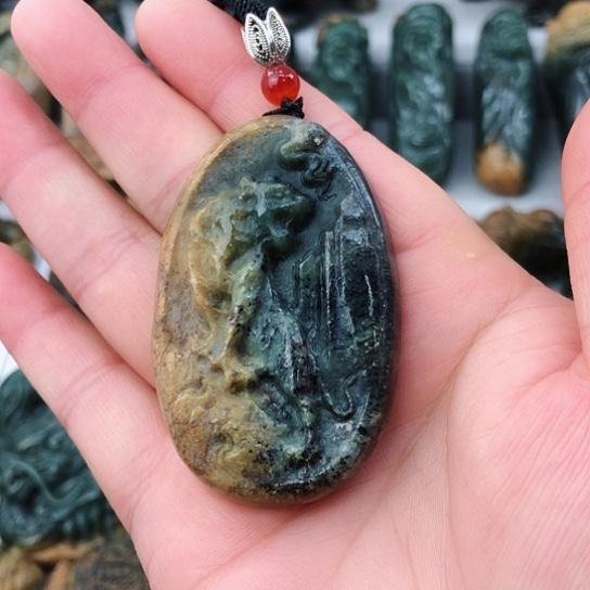 未镶嵌岫岩河磨玉（透闪石质玉）挂件