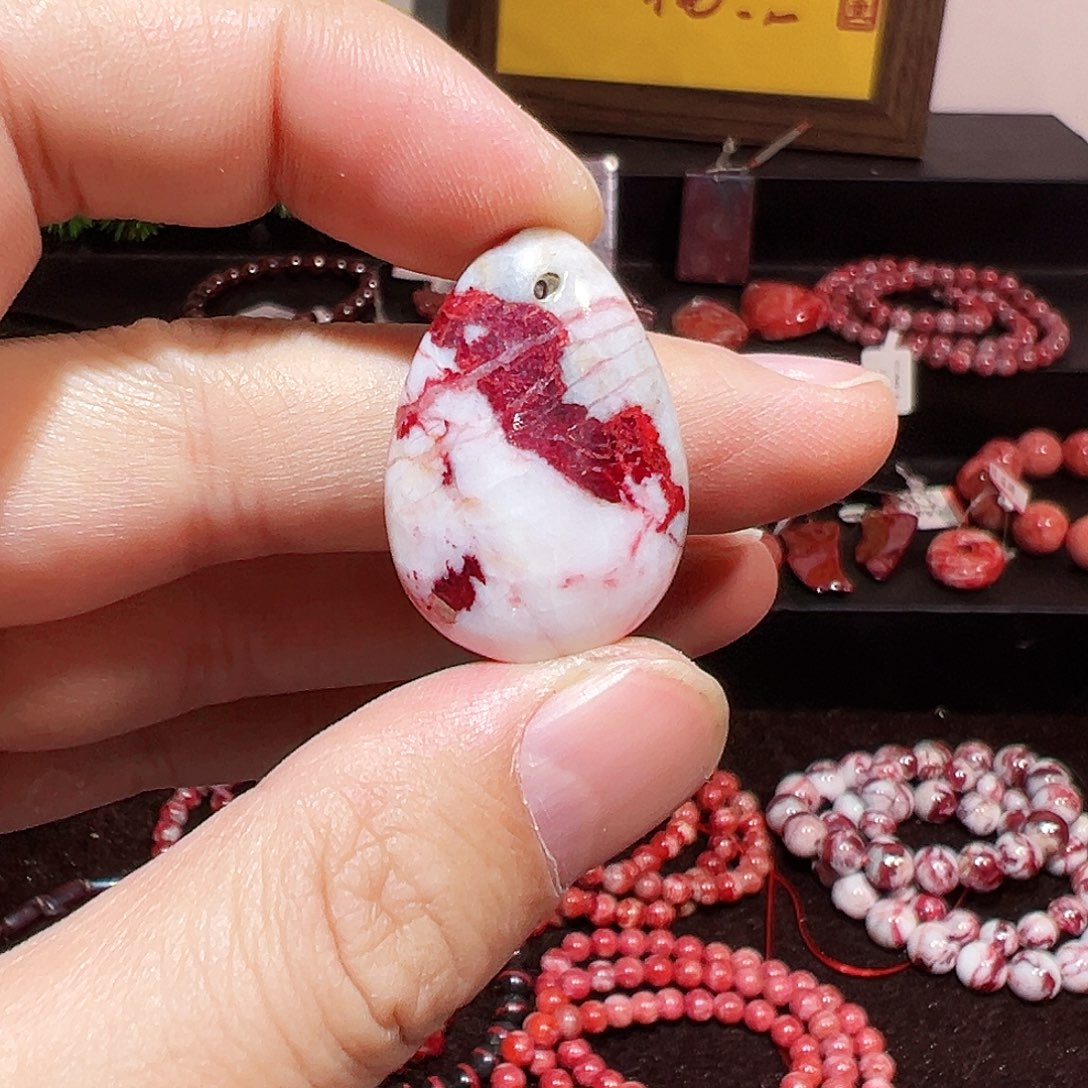 天然辰砂纯天然吊坠