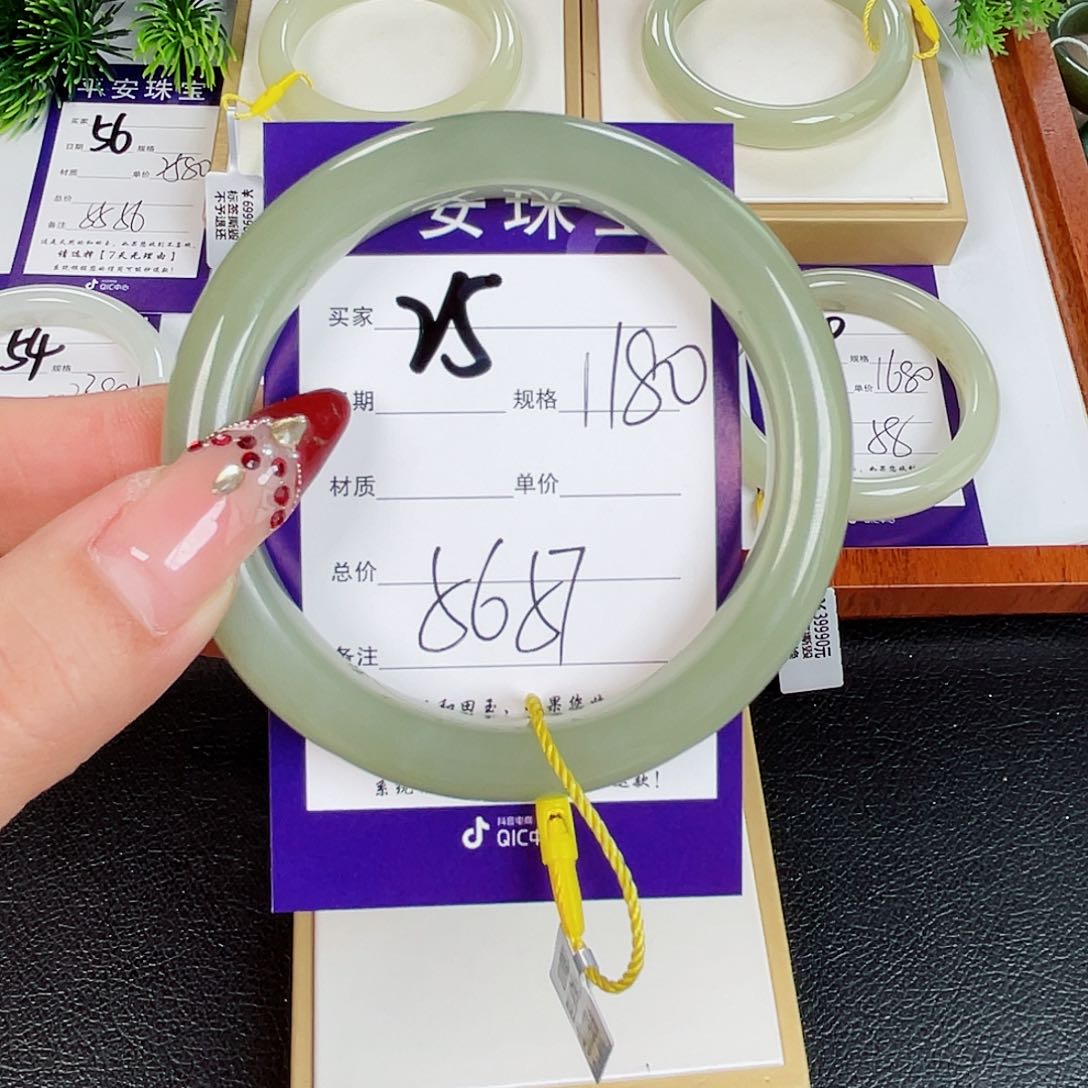 和田玉手镯未镶嵌