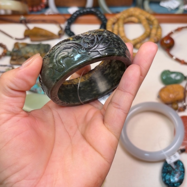 胡****岫岩河磨玉（透闪石质玉）未镶嵌颈饰