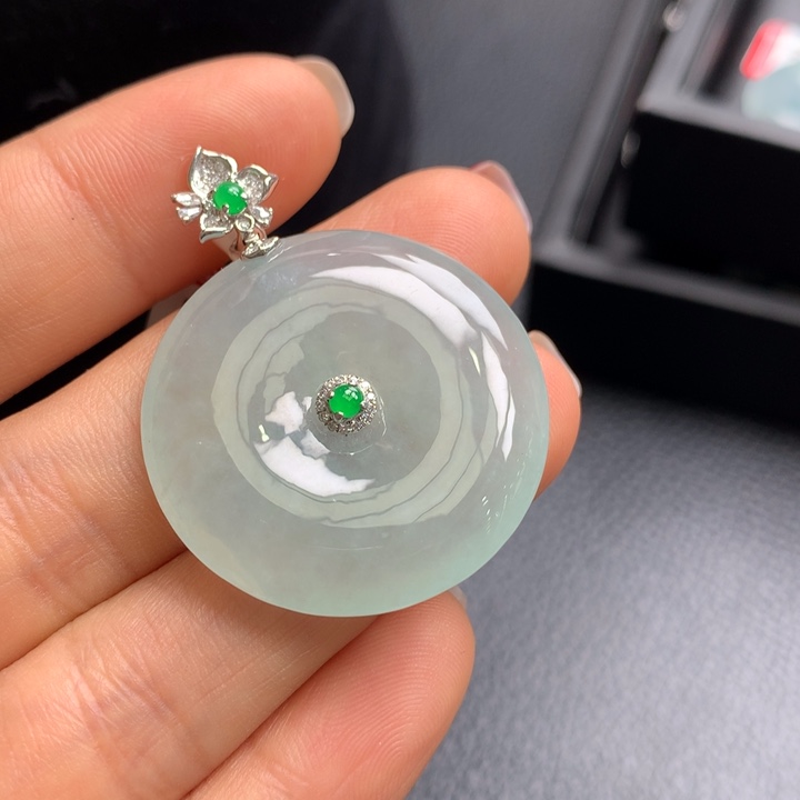 翡翠吊坠(不含链)18K金镶嵌