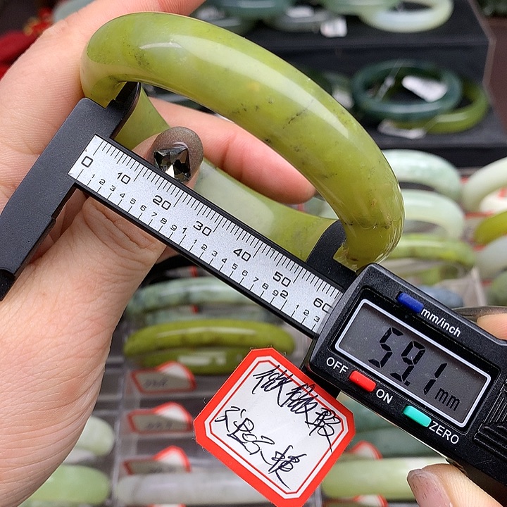 蛇纹石玉手镯未镶嵌256