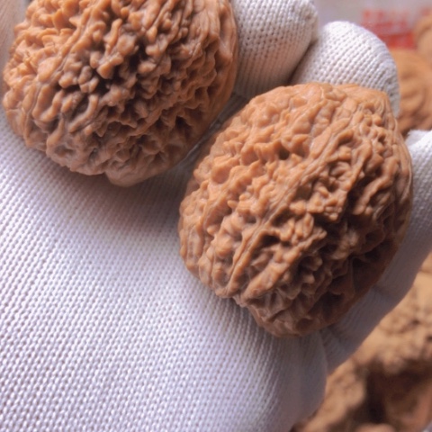 【闪购商品】桃核吊坠南****手蒜头狮子头