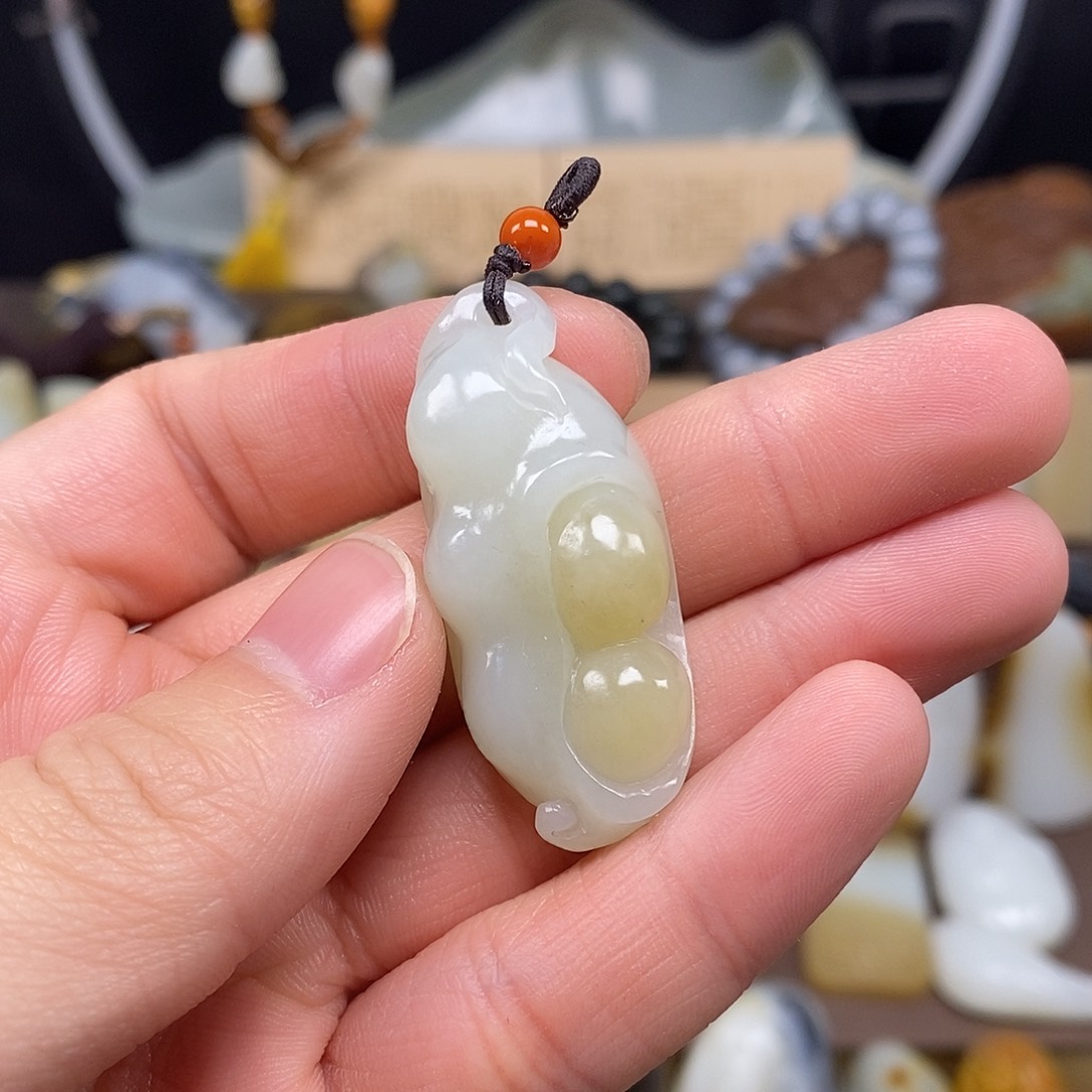 和田玉颈饰未镶嵌4