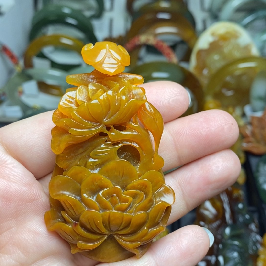 蛇纹石玉挂件未镶嵌
