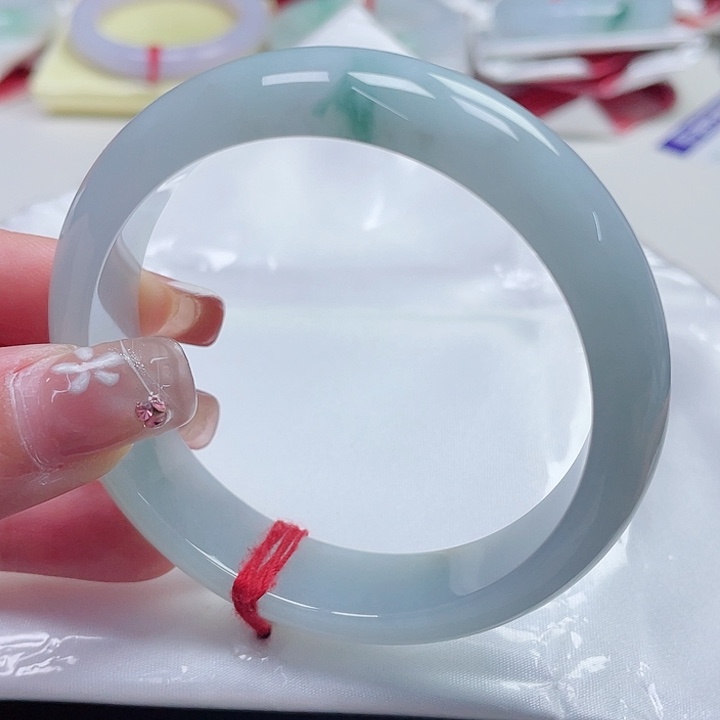 翡翠手镯未镶嵌缅甸