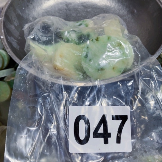 蛇纹石玉未镶嵌珠宝奇石