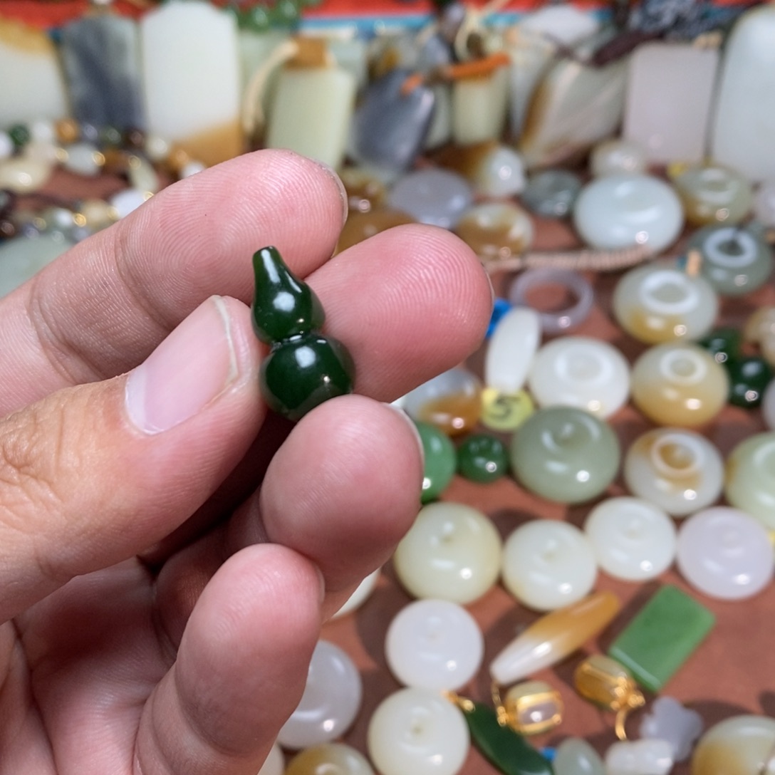 和田玉未镶嵌吊坠(不含链)