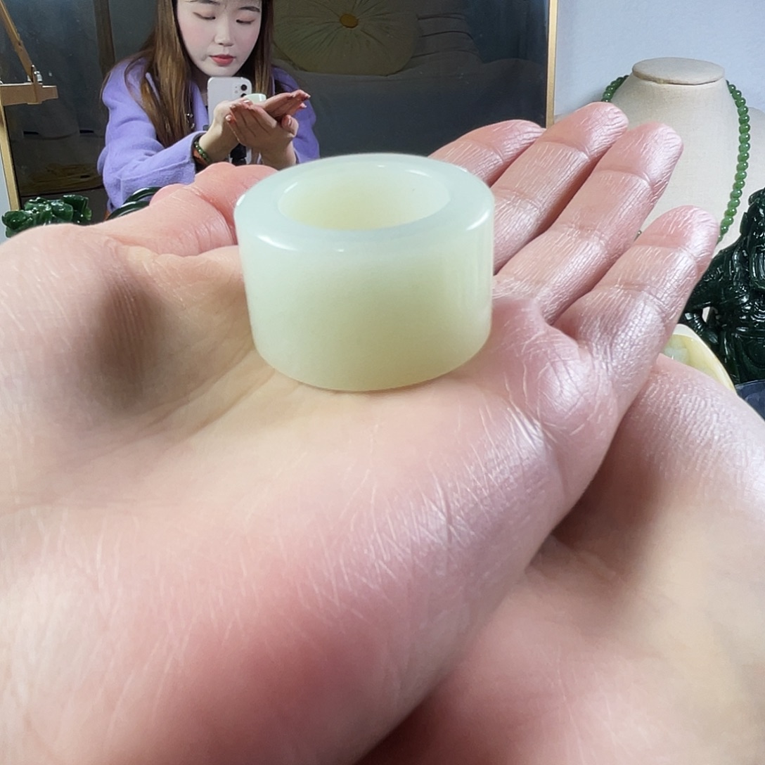 三***也和田玉未镶嵌戒圈