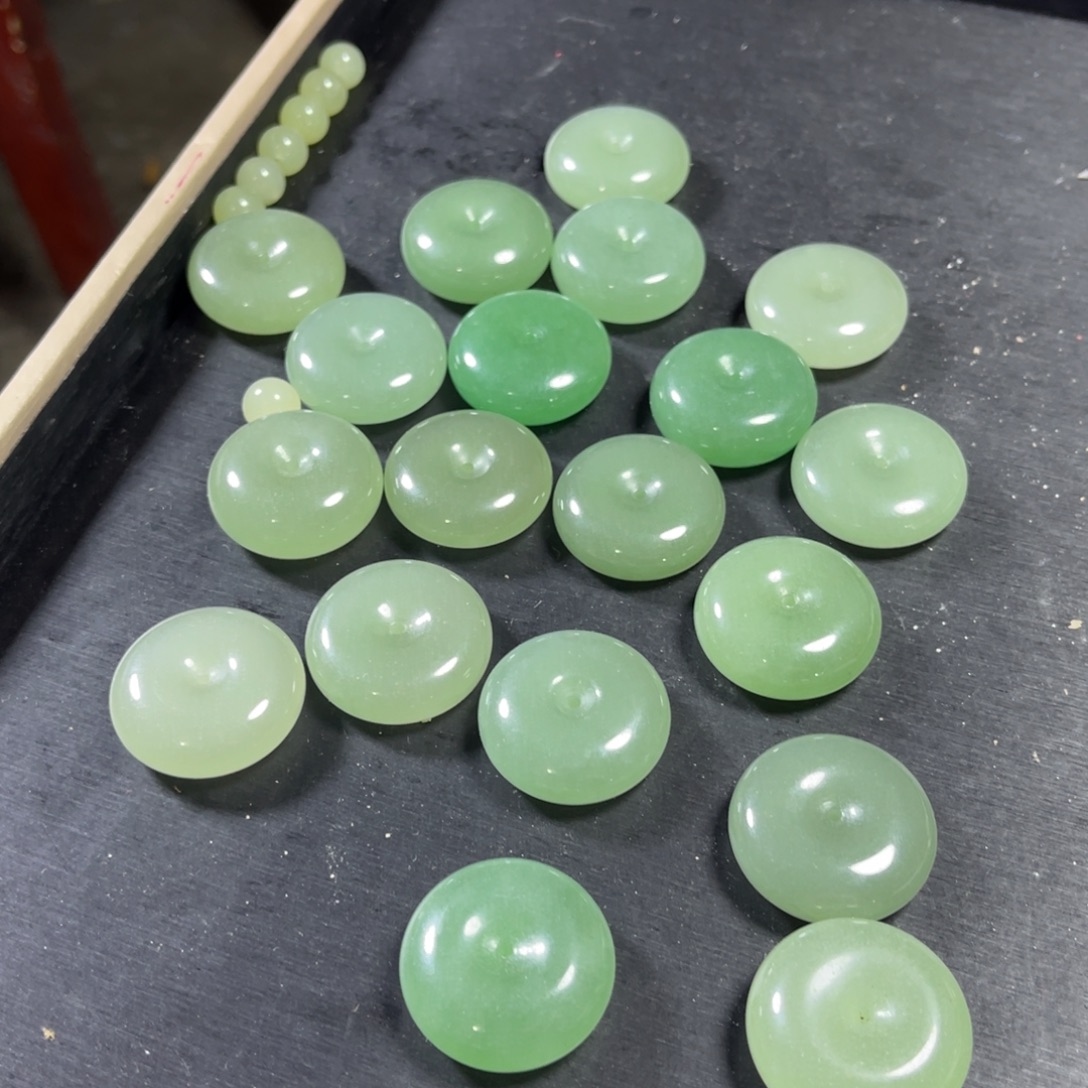 石英质玉未镶嵌颈饰