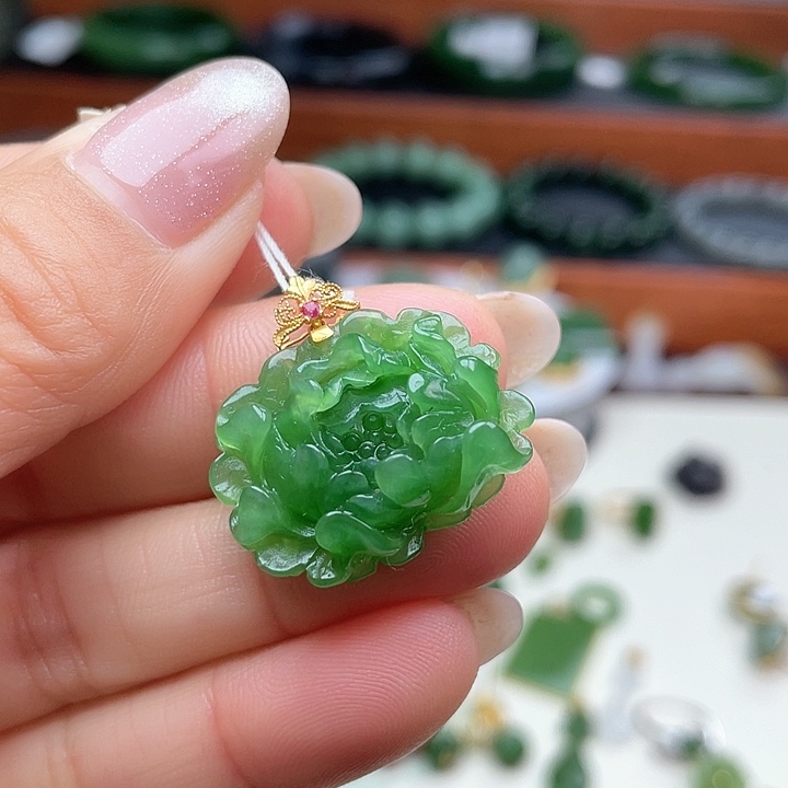 和田玉（碧玉）颈饰18K金镶嵌