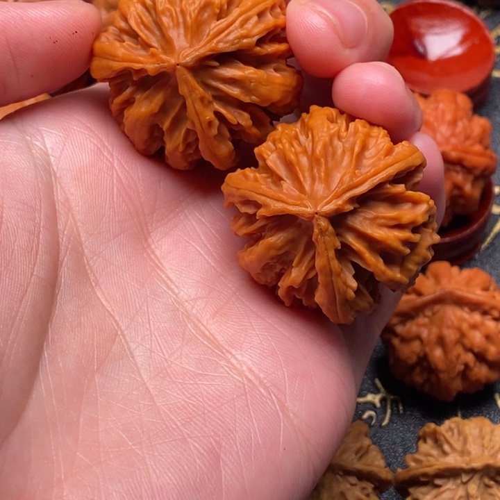 彡***哥文玩核桃吊坠三棱 