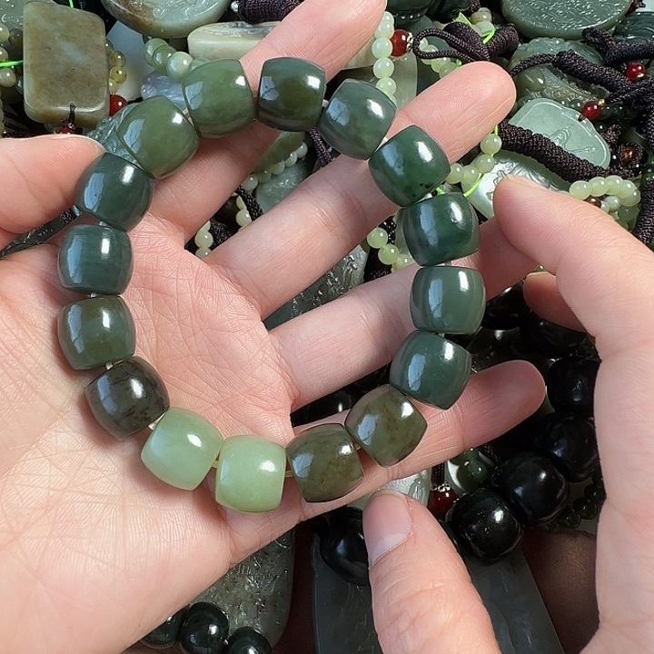 和田玉颈饰未镶嵌