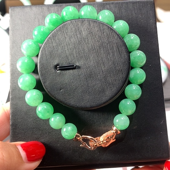 翡翠手镯（圆镯）未镶嵌满绿色手镯
