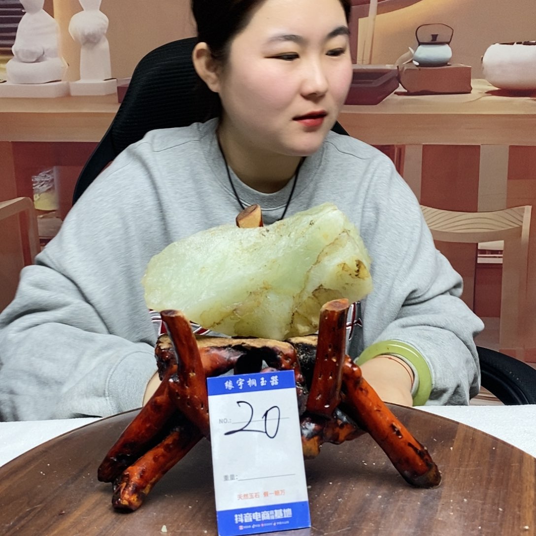 蛇纹石玉原石未镶嵌