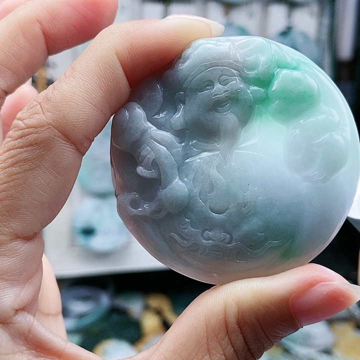 颈饰足铂镶嵌翡翠翡翠