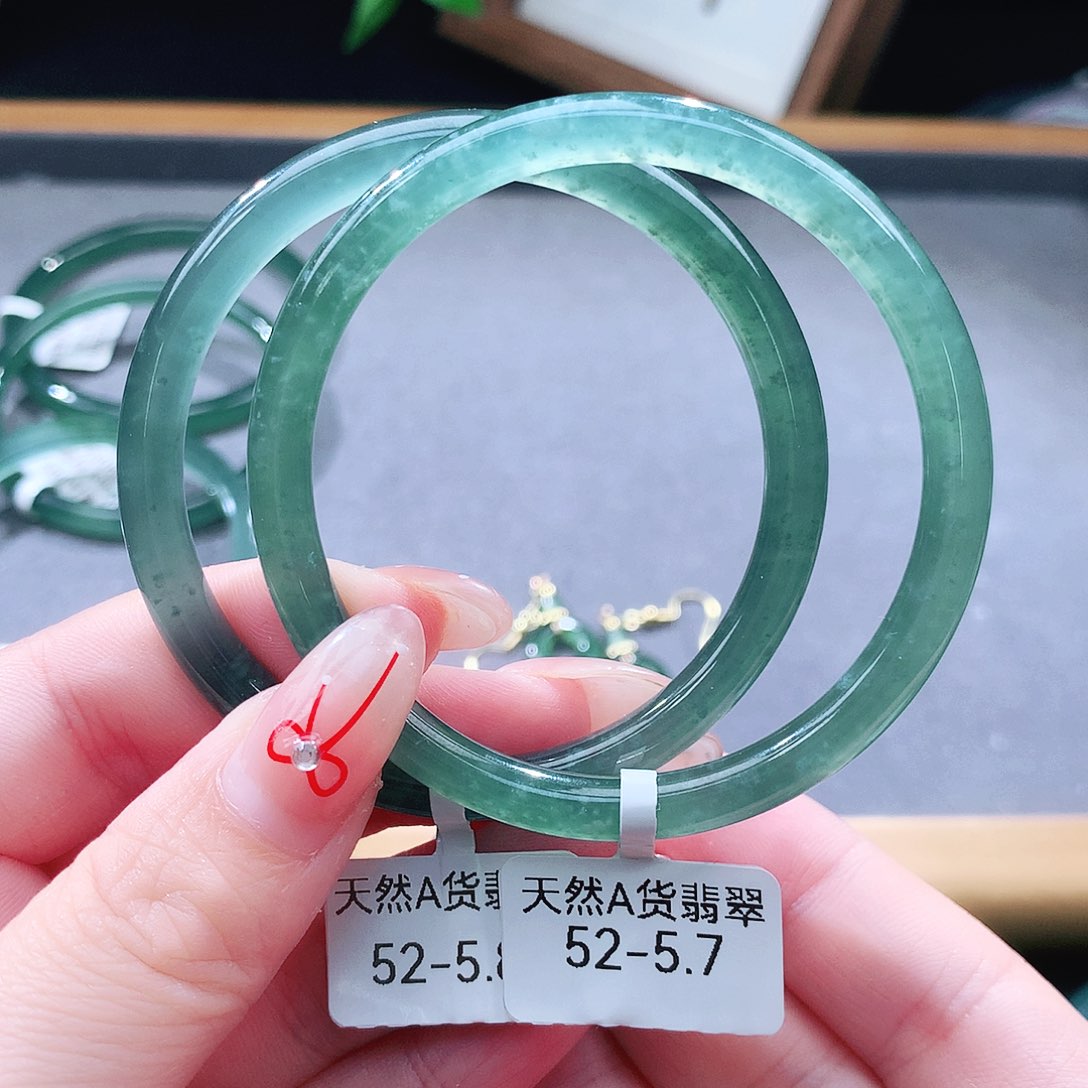 翡翠未镶嵌手镯（圆镯）