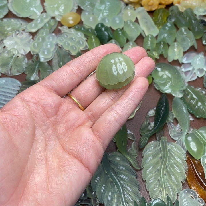 蛇纹石玉合金颈饰