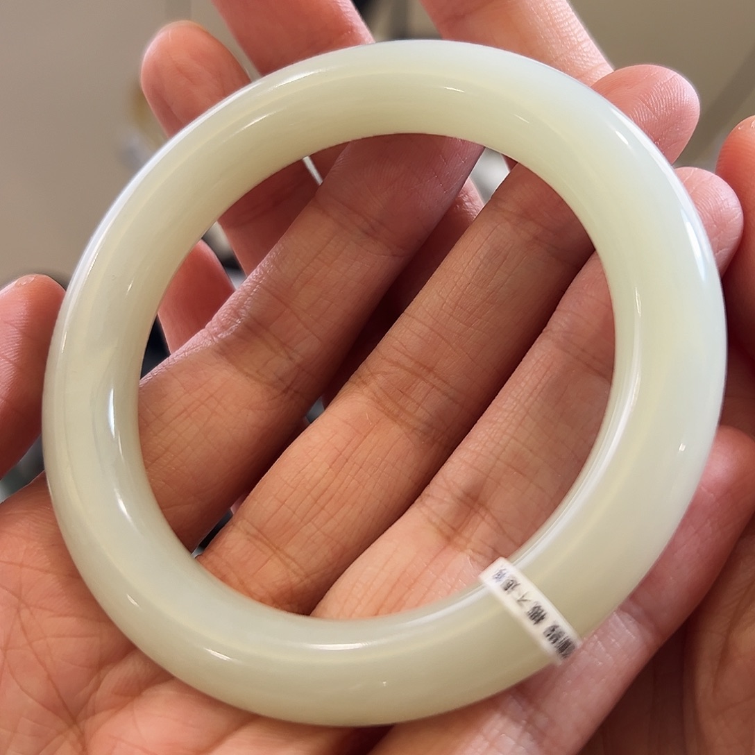 沐***光和田玉未镶嵌手镯