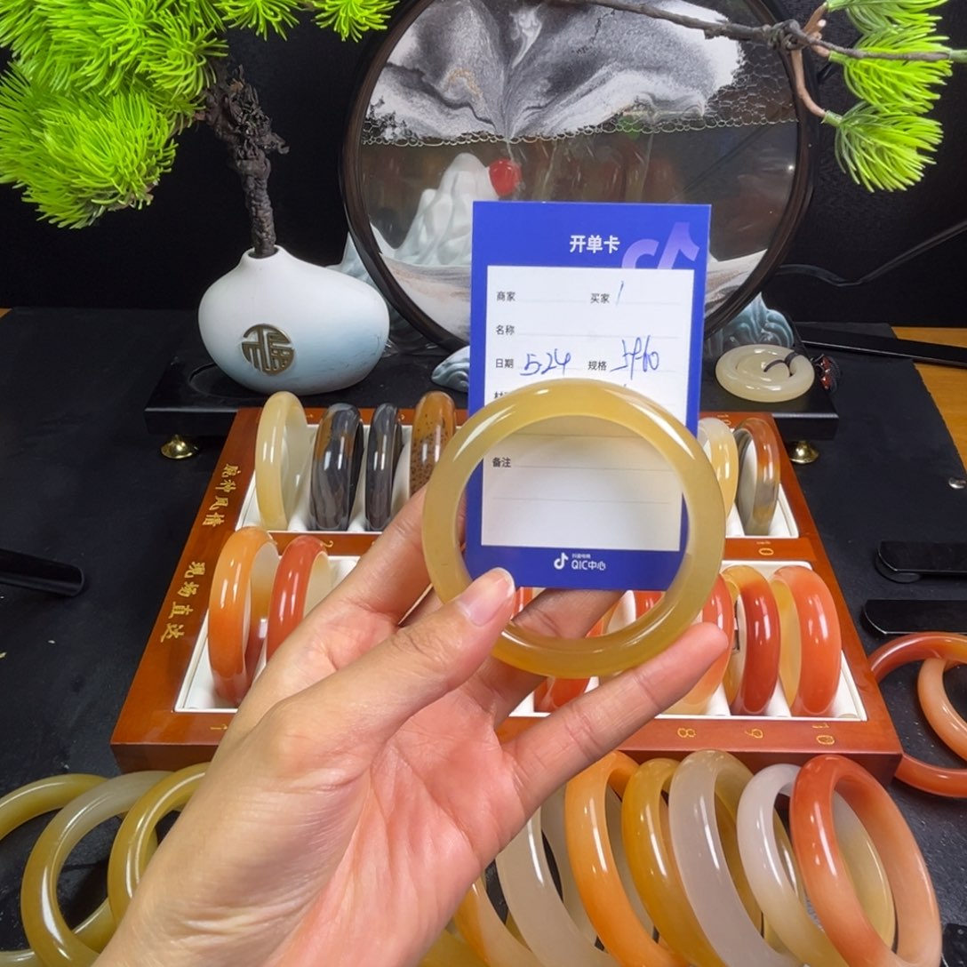 石英质玉手镯未镶嵌