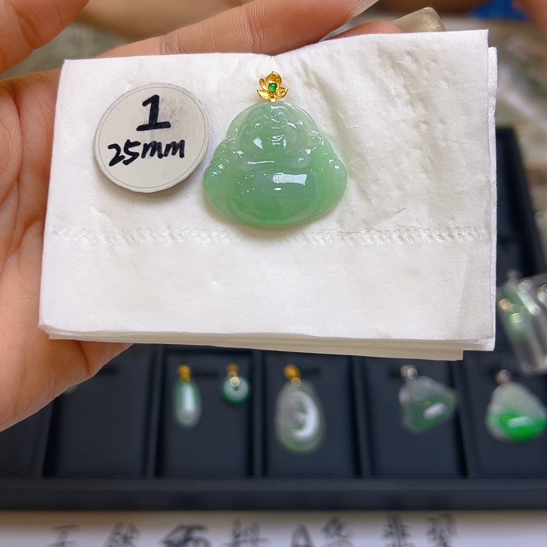 翡翠颈饰18K金镶嵌翡翠