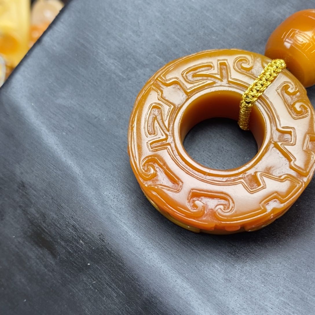 石英质玉（黄龙玉）颈饰未镶嵌