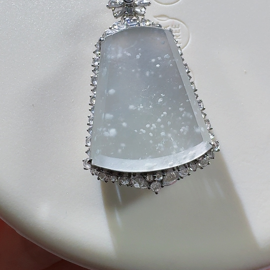 翡翠颈饰18K金镶嵌无事牌