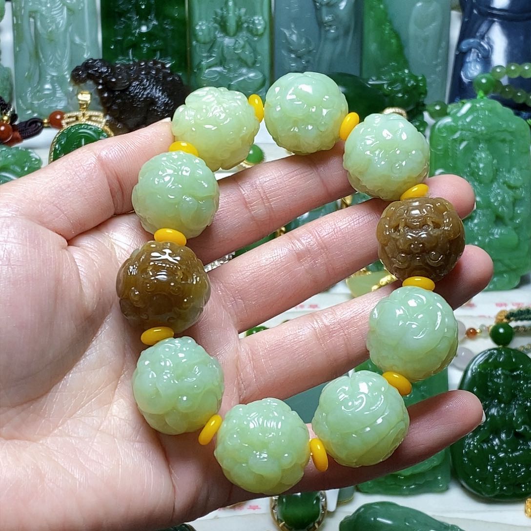 和田玉颈饰卡22未镶嵌执***?