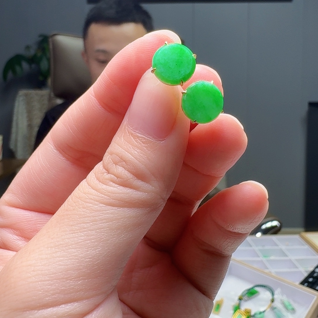 翡翠18K金镶嵌耳饰天然