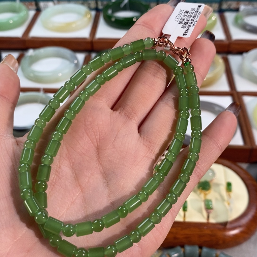 和田玉未镶嵌手镯俄料乌兰海苹果绿锁骨链设计款