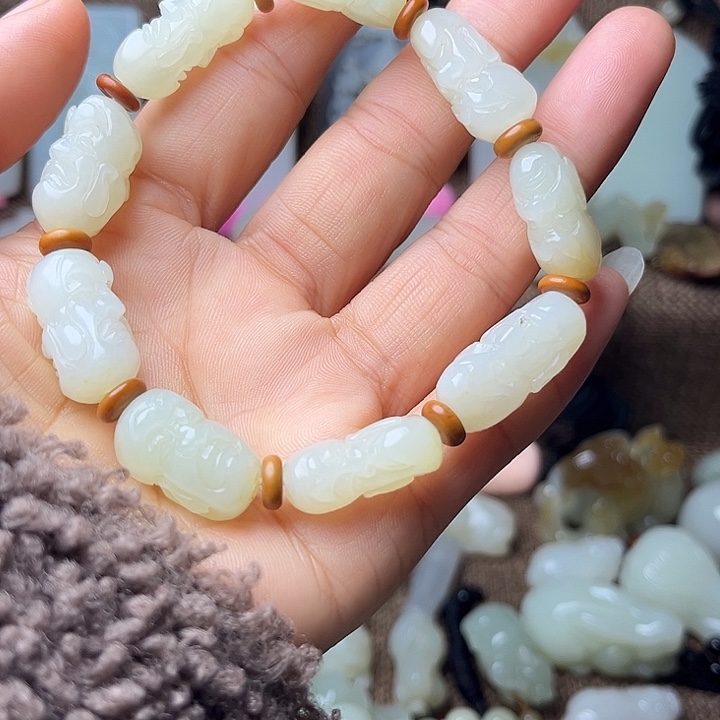 和田玉（糖玉）未镶嵌颈饰