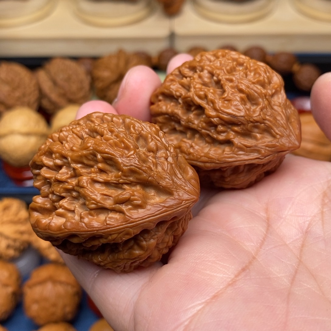 文玩核桃把件手捻壁虎