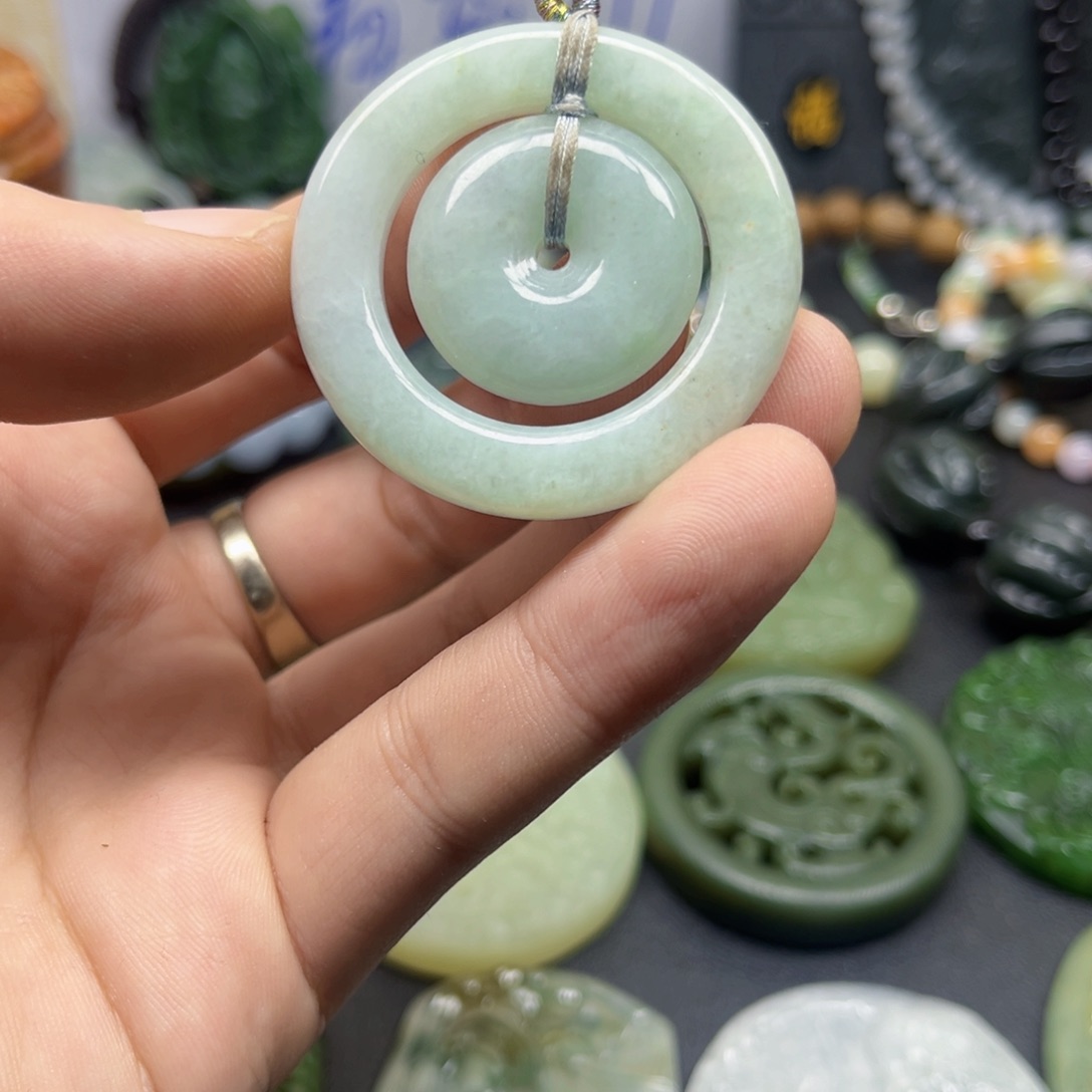 翡翠颈饰未镶嵌翡翠