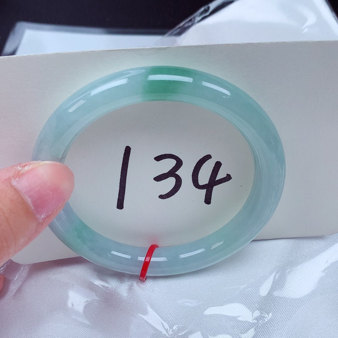 翡翠手镯未镶嵌翡翠