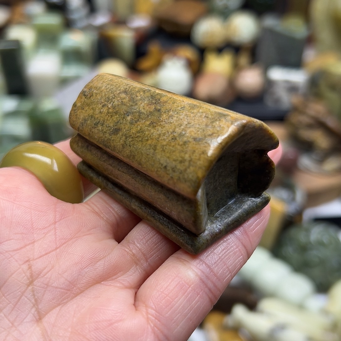 岫岩河磨玉（透闪石质玉）未镶嵌颈饰河磨玉发财