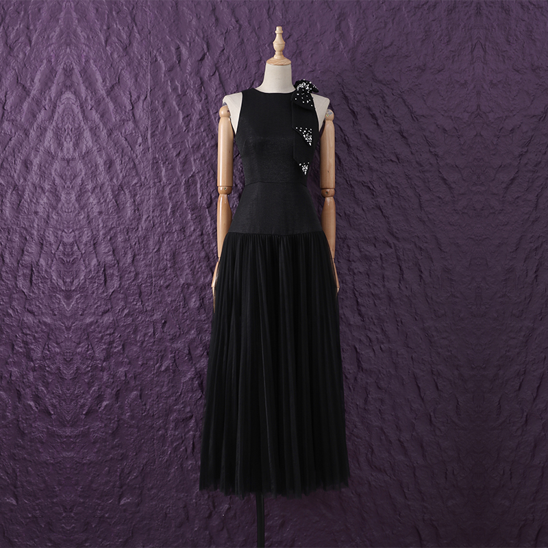 越南小众设计赫本风重工镶蝴蝶结收腰显瘦网纱拼接无袖百褶连衣裙