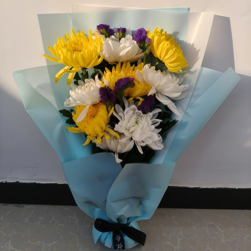 11朵黄白混搭菊花花束【浅蓝色包装】