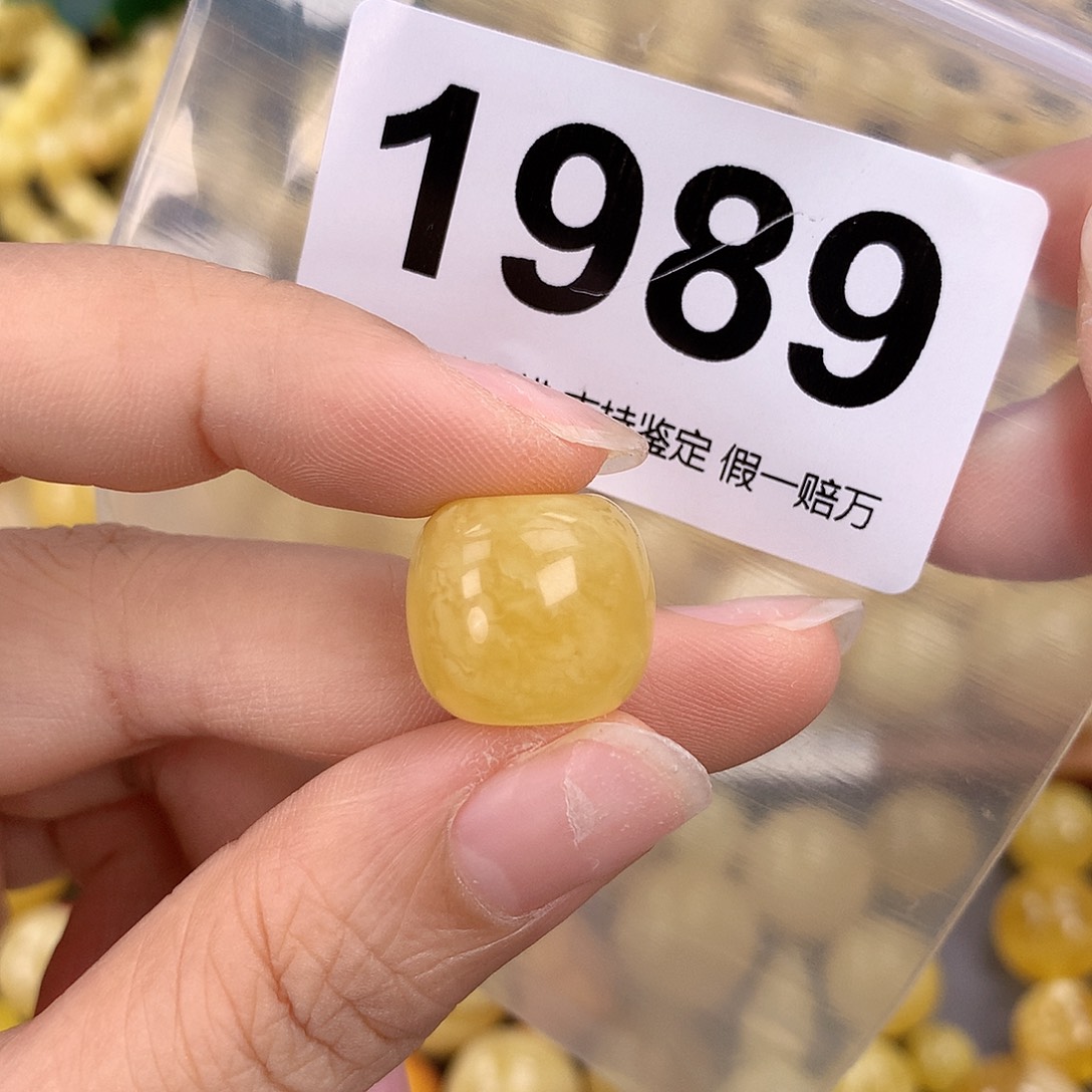 蜜蜡未镶嵌珠宝奇石16