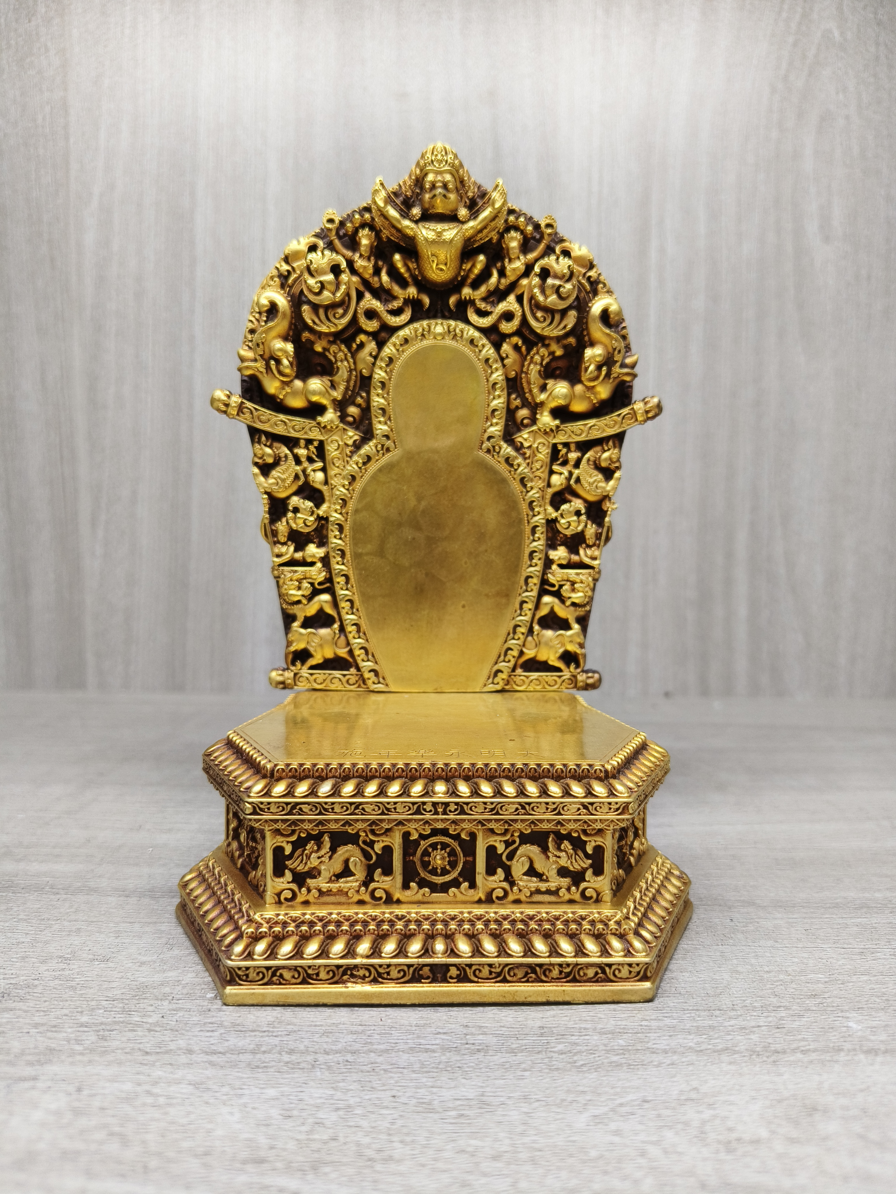 精铸紫铜鎏金法台 高18cm