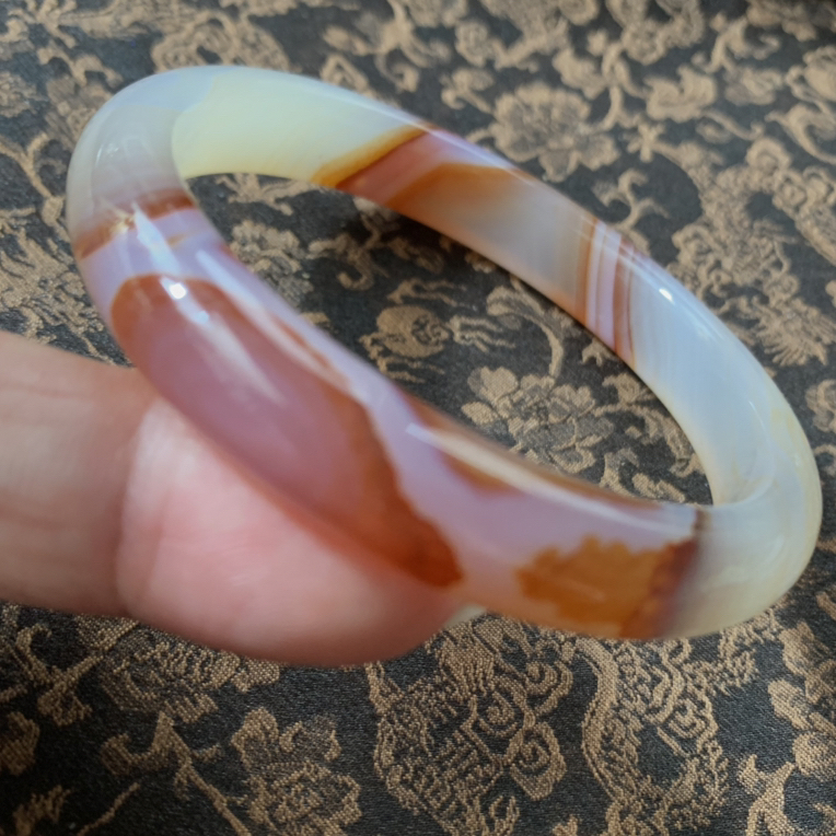 102天然玛瑙意境白底飘红意境花纹手镯女款水润戴送老婆女友礼物