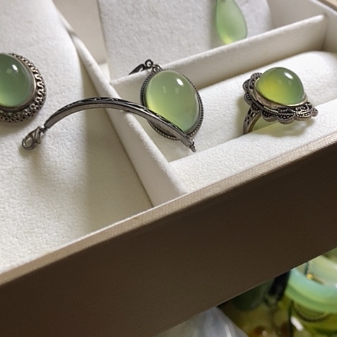 岫玉颈饰未镶嵌一套