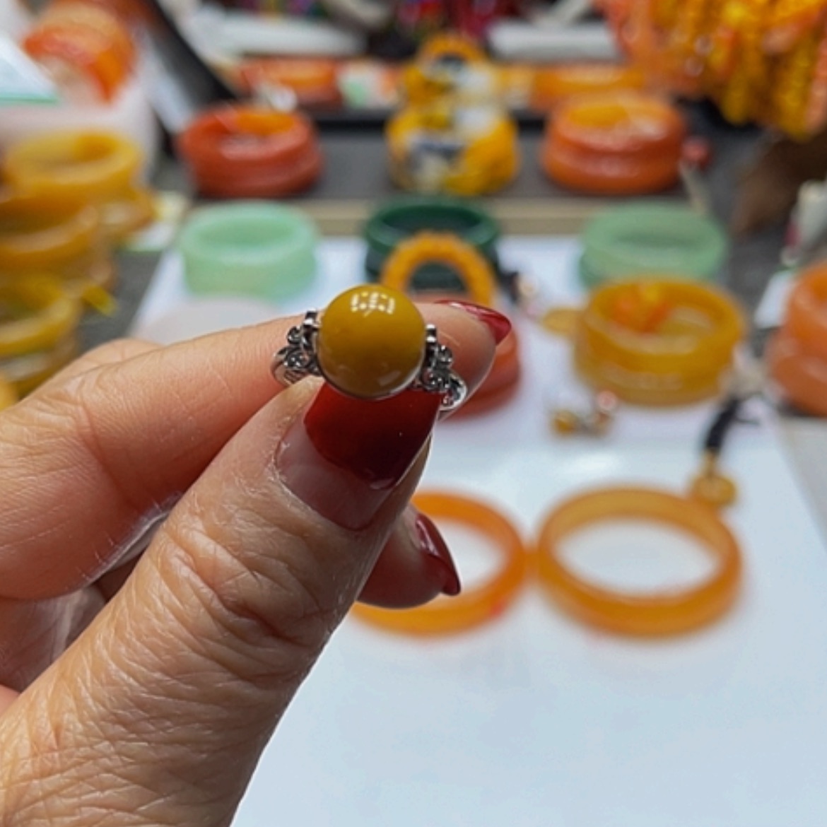 【闪购商品】未镶嵌石英质玉（黄龙玉）手镯