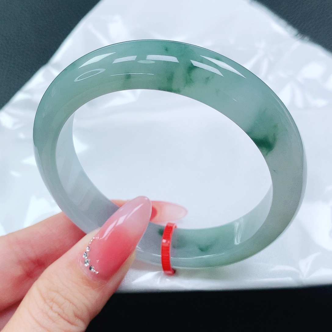 翡翠手镯未镶嵌55圈